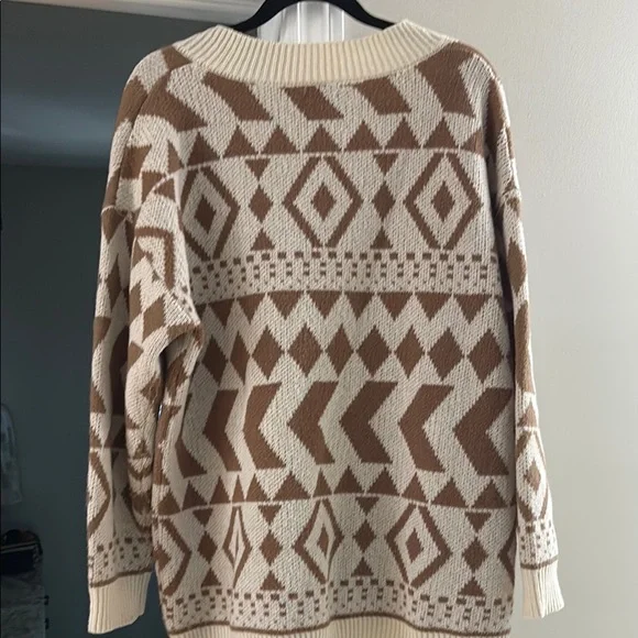 Geometric Patterned Sweater - Picture 3 of 4